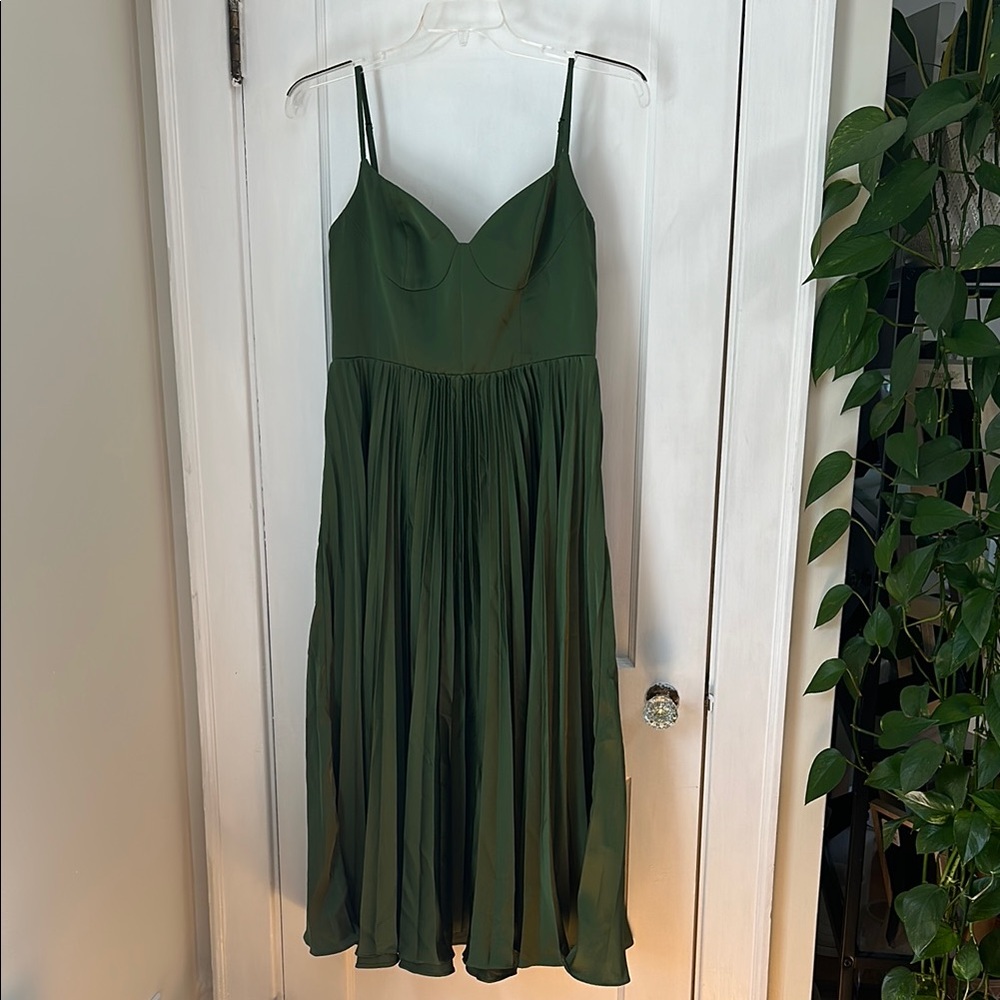 Elegant Green Midi Dress